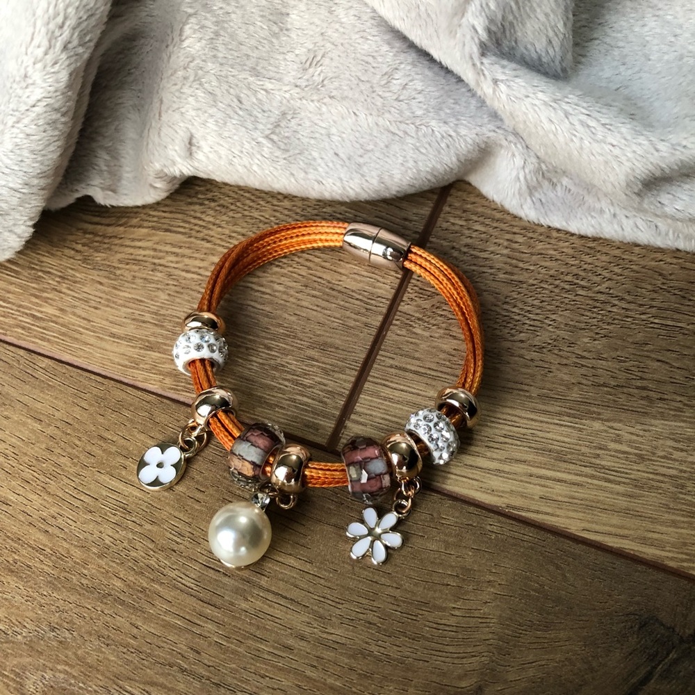 Charm and bead bracelet with magnetic snap